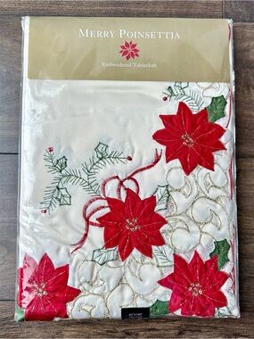 Homewear NEW Merry Poinsettia Embroidered Christmas Tablecloth 60x140 Oblong